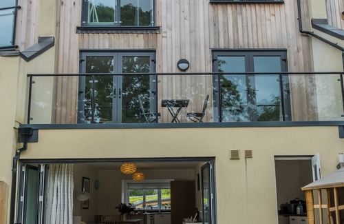Truro House | Sleeps 6 in 3 Bedrooms, riverside walk into Truro & easy drive to beaches.