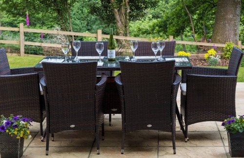 Truro House | Sleeps 6 in 3 Bedrooms, riverside walk into Truro & easy drive to beaches.
