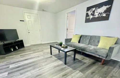 Franklin House | Sleeps 6! Newly Remodeled 1bd/1ba Apt in Franklin!