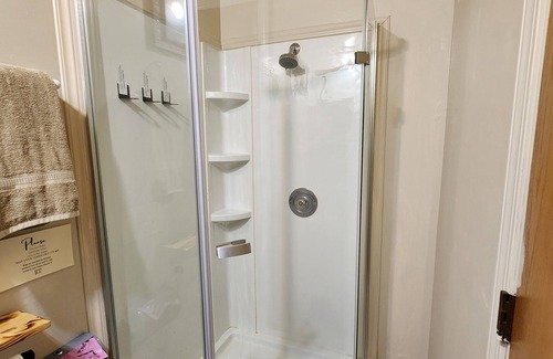 Bear Creek Cottage | Sleeps 6-Private bath