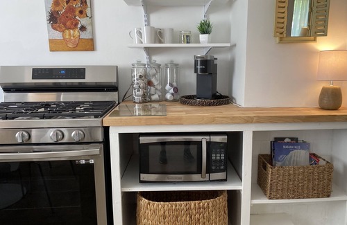 West Seneca House | Sleeps 7 - Midcentury Gem 10 min -Key Bank Ctr. , 20 min - Falls