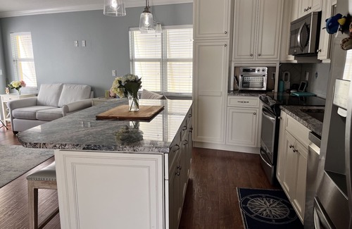 Nettles Island House | Sleeps 7 - Price Includes Golf Cart & Cleaning Fee