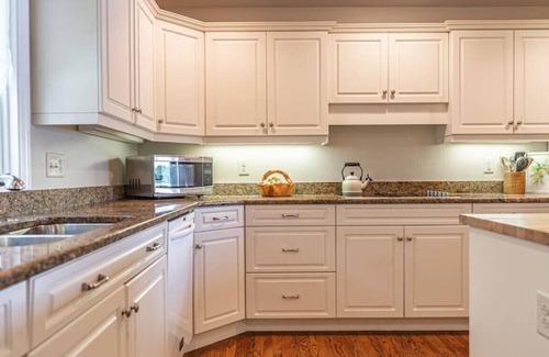 Whispering Pines House | Sleeps 7! Whispering Pines Lake Front