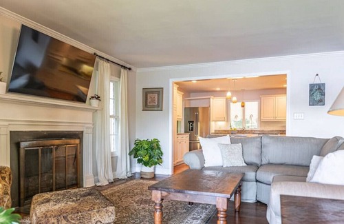 Whispering Pines House | Sleeps 7! Whispering Pines Lake Front