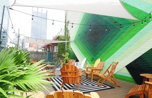 Rutledge Hill House | Sleeps 8 | 4 SoBro Suites w/Kitchens, Walk to Broadway – by AvantStay
