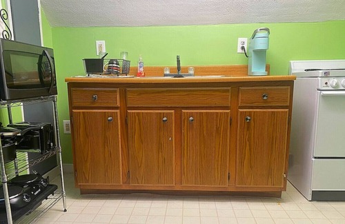 New Castle Condo | Sleeps 8! Cozy 2br Apartment in Triplex + WIFI!