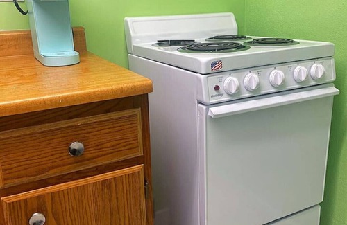 New Castle Condo | Sleeps 8! Cozy 2br Apartment in Triplex + WIFI!
