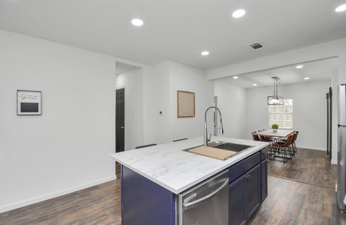 South Central Houston House | Sleeps 8 - Near Downtown - Free Parking