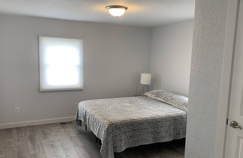 Columbia City House | Sleeps 8 People, 3 Bedroom 2 Bathroom House Columbia City