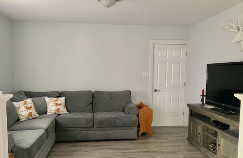 Columbia City House | Sleeps 8 People, 3 Bedroom 2 Bathroom House Columbia City