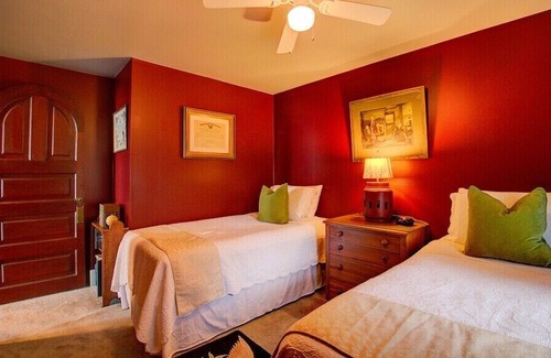 Cooperstown - Otsego Lake House | Sleeps 8!! Sweeping views of Otsego Lake!!
