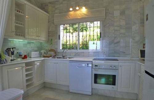 Maro Villa | Sleeps 8 | Villa Gito | CG R826