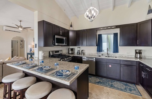 Green Cay Plantation Villa | Sleeps 9 - Generator - Central Location - POOL!