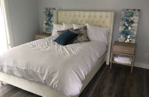 Central Okanagan Villa | Sleeps max 8 Partial View of the Okanagan lake, Kelowna BC
