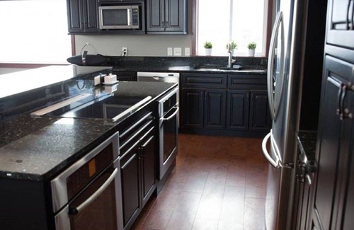 Pateros House | Sleeps up to 12! 4BD, 3BA Riverfront Guesthouse, Mountain & River Views!