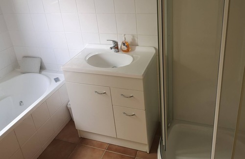 Whitby House | Sleeps up to 16 guests!