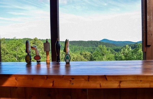 Helen Cabin | 🌄Sleeps up to 16 🌄 Pristine Mountain Views from Downtown Helen ⛰️