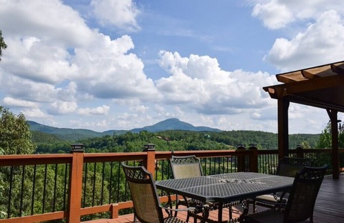 Helen Cabin | 🌄Sleeps up to 16 🌄 Pristine Mountain Views from Downtown Helen ⛰️