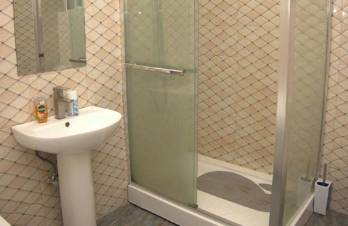 Ojodu House | Sleeps8-Parking-Jacuzzi-WiFi-AirCon