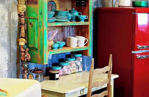 Hamilton House | Sleepy Eye Inn – Rustic Silo Retreat in the Heart of Hamilton, TX