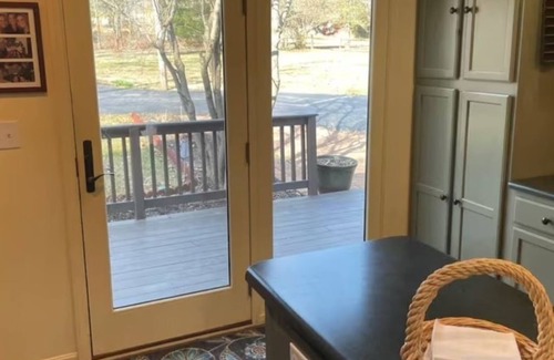 Hillsboro Cabin | Sleepy Hollow Large 4 Bedroom Lakefront House in Rocky Fork Lake