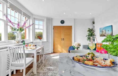 Brighton City Centre Apartment | Slice of Brighton With Seaviews By My Getaways