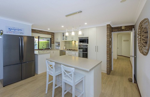 Geographe House | Slice of Geographe - Pool table, Dart Board, WiFi. 400m to the Beach