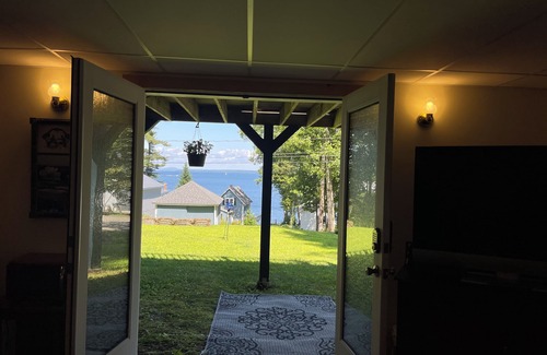 Northport Apartment | Slice of Heaven, steps to the beach