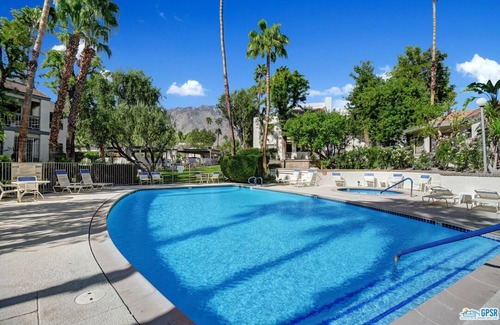 Racquet Club Estates Condo | Slice of Paradise