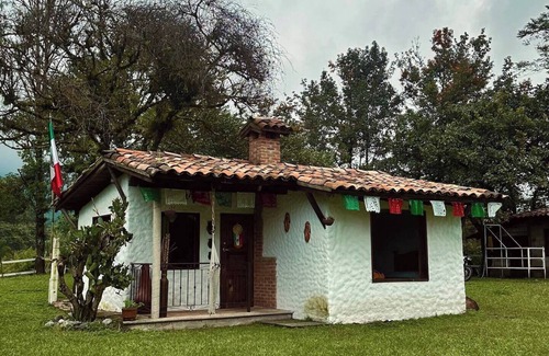 Ixhuatlancillo Cabin | Slim's cabin with stream on the banks of Orizaba