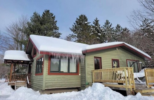 Upper Peninsula Cabin | Slippery Jim's Cozy Retreat