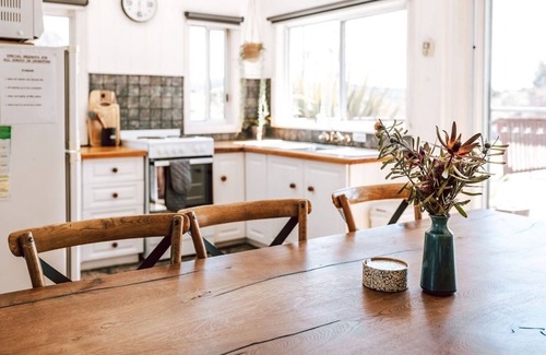 Binalong Bay Apartment | sloop cottage | beachfront | vibes