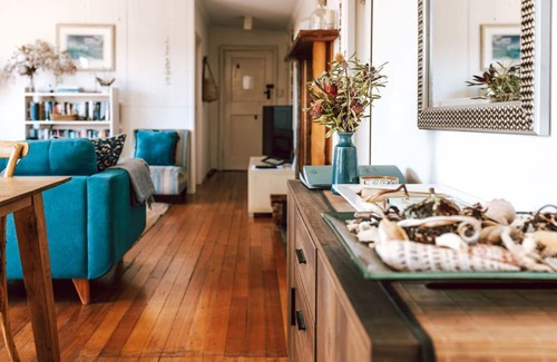 Binalong Bay Apartment | sloop cottage | beachfront | vibes