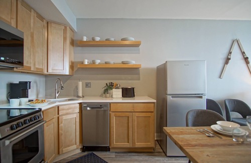 Snowshoe Condo | Slope Side! 2 Bed 2 Bath Expedition Station 201