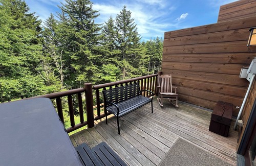 Snowshoe Ski Chalet | Slope-side Villa Ski-in/Ski-Out at Loggers Run 21