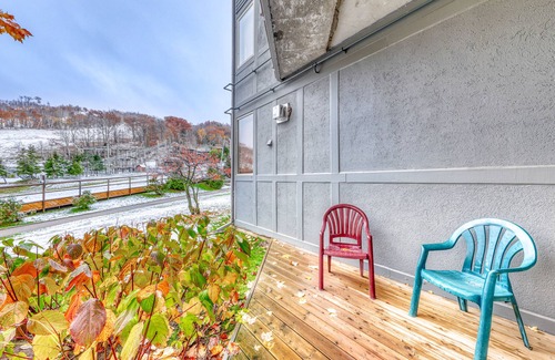 The Blue Mountains Condo | Slopeside, Blue Mountain getaway with fireplace & small deck