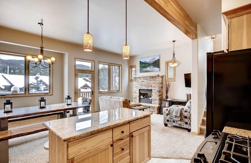 Old Town House | Slopeside Paradise-3 BR, 2.5 Bath 2 Minutes from the Slopes!