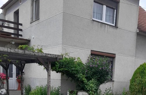 Ujezdec House | Slovácko vinné cyklo stezky ,lyžování, ochutnávky vína