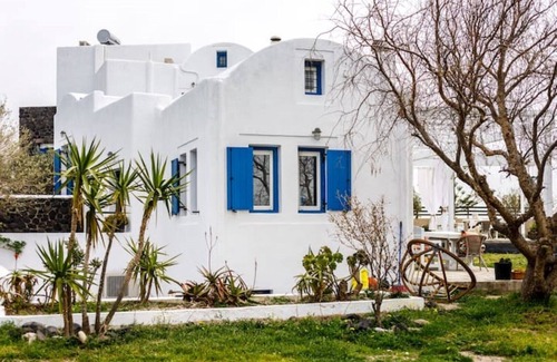 Santorini Villa | Slow-living in a spacious, lovely Villa & in walking distance from the beach