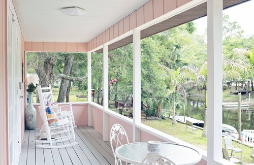 Old Town House | "Slow Tides" - Entire Cottage on the Suwannee River