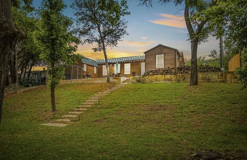 Kerrville House | Slowpoke Cabin on Turtle Creek
