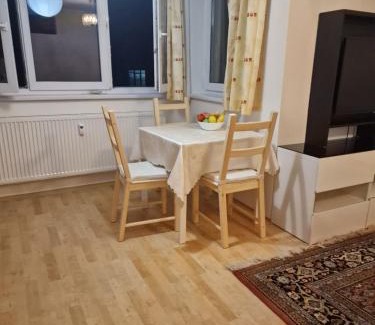 Prague 18 Apartment | Slunný byt v Praze Letňanech