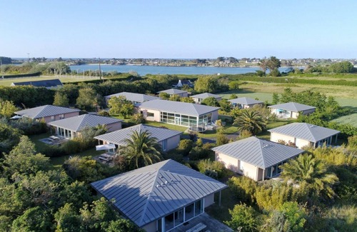 Guisseny Cottage | SMALL 2/4 PERS HOUSE 100 METRES FROM THE BEACH WITH SWIMMING POOL