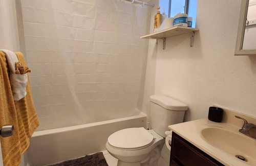 Midway City House | Small 2 Bedroom House Near Disney