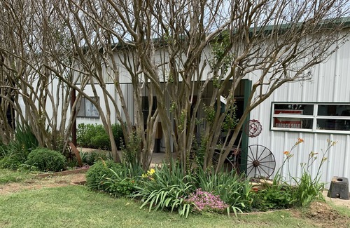 Tishomingo Cabin | Small apartment with full kitchen on a working cattle ranch