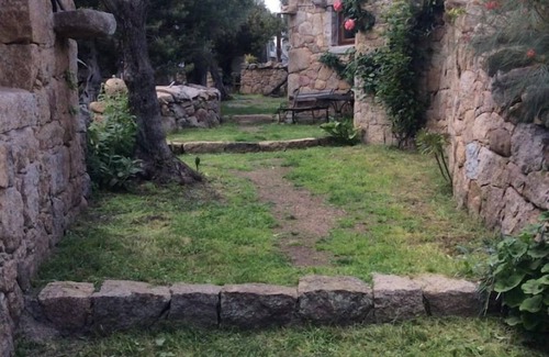 Coti-Chiavari House | Small caseddu in stone 'a filleta' (a daughter)
