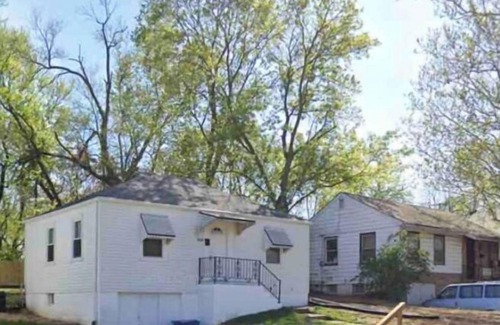 Overland House | Small comfortable home