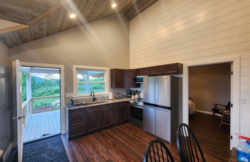 Brooks House | Small cottage house, centered on 100 acres surround by hills, lake, and cattle.