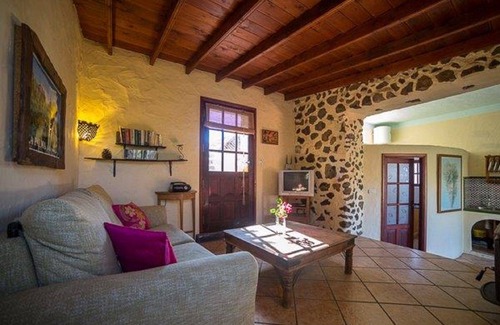 Los Llanos de Aridane House | Small country house with stunning panoramic views from the roof terrace