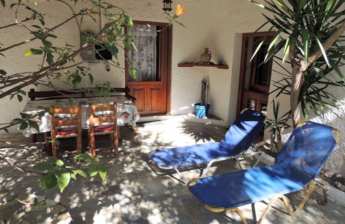 Pitsidia Cottage | Small country house with garden and arbor next to 2 wonderful beaches